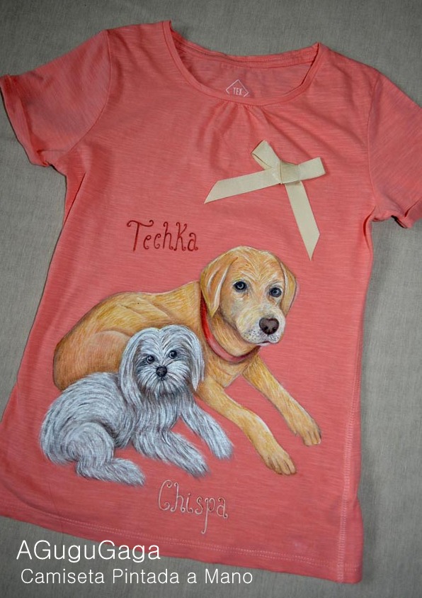 Camiseta pintada a mano perritos