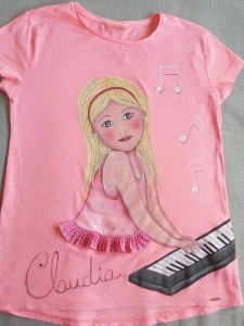 CAMISETA PINTADA A MANO CLAUDIA 2