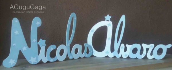 nombres en madera Nicolás y Álvaro