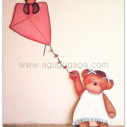 Silueta de Madera "OSITA CON COMETA" medidas 60x40cm