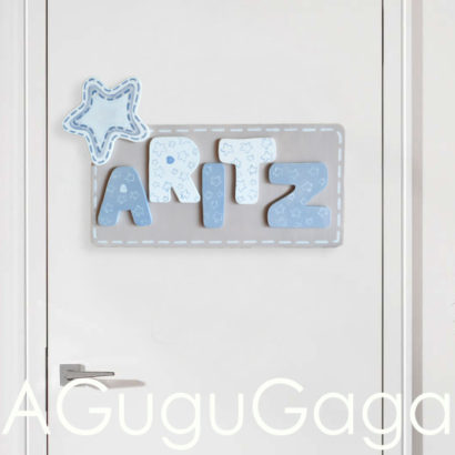 PLACA INFANTIL CON NOMBRE EN RELIEVE