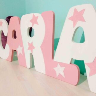 nombre en madera para la decoración infantil