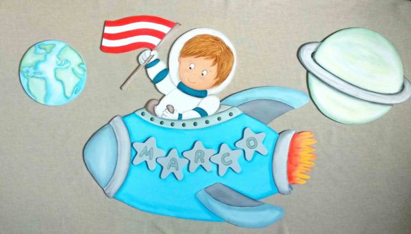 silueta de madera niño astronauta