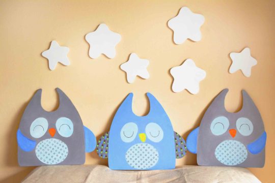 siluetas de madera buhitos azules